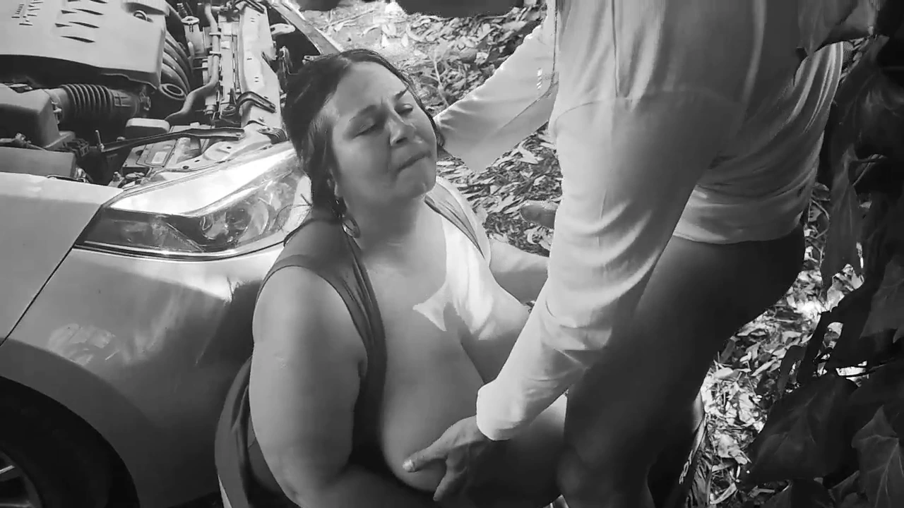 Curvy MILF seduces young man in parking lot affair porn video