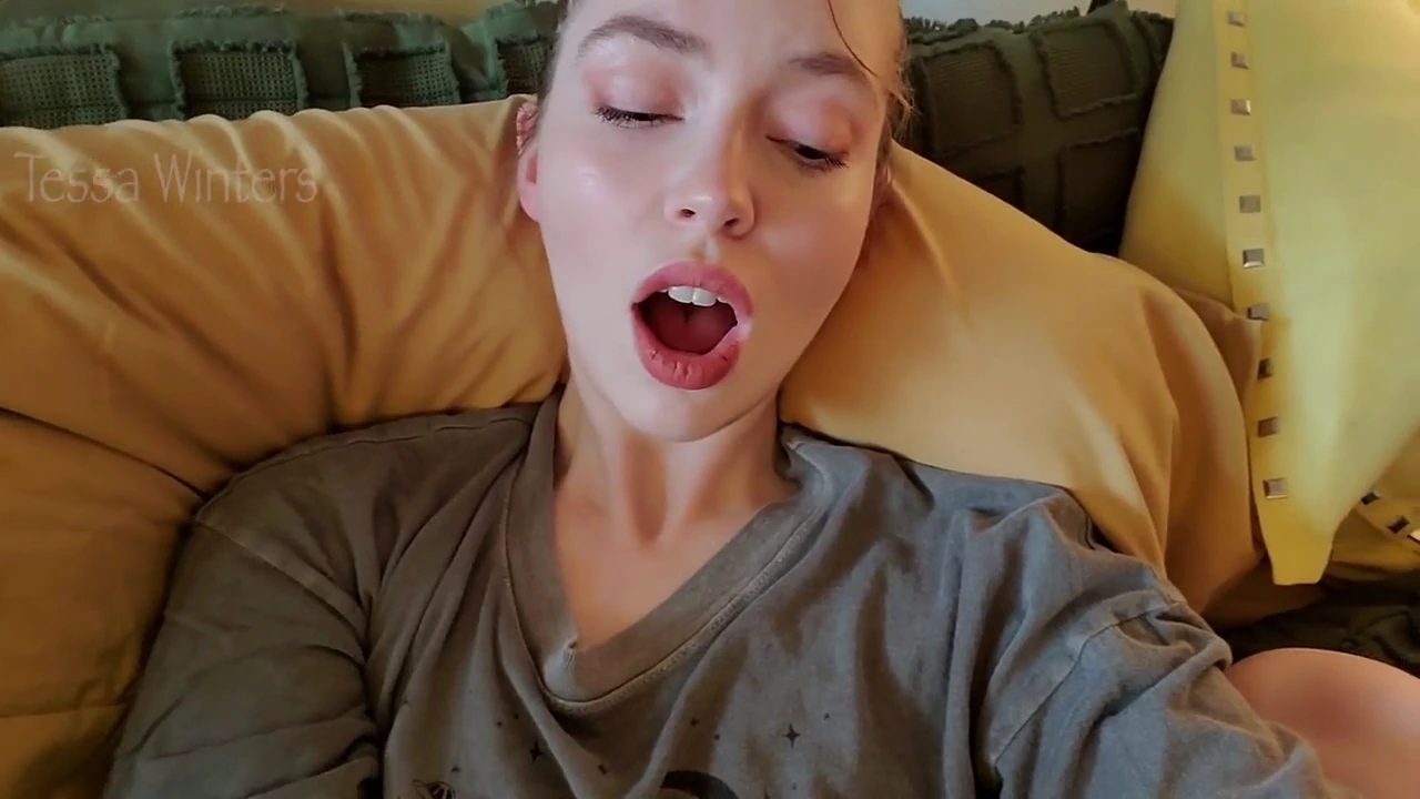 Natural tits bouncing while cheating former girlfriend masturbates on FaceTime porn video